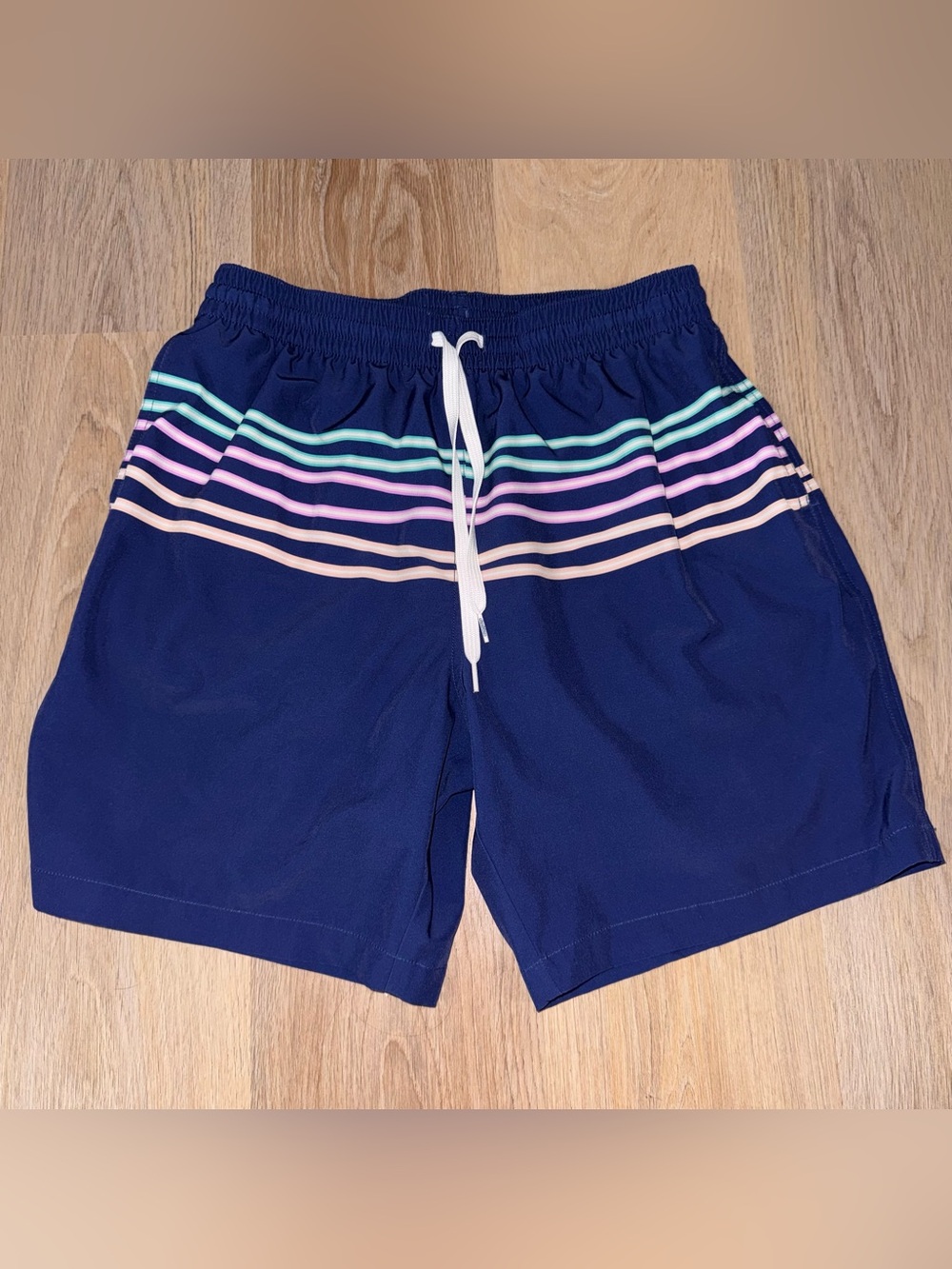 Chubbies Striped Navy Blue Swim Trunks - Size Large 7” Inseam